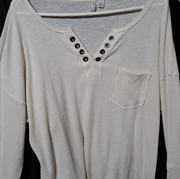 5 Womens Fall Tops - Picture 4 of 5